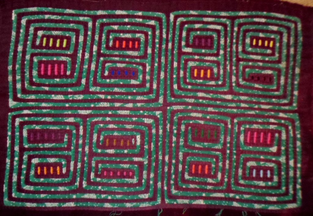 Traderbrock Kuna Indian Hand-Stitched Special Background Material Mola-Panama 105195