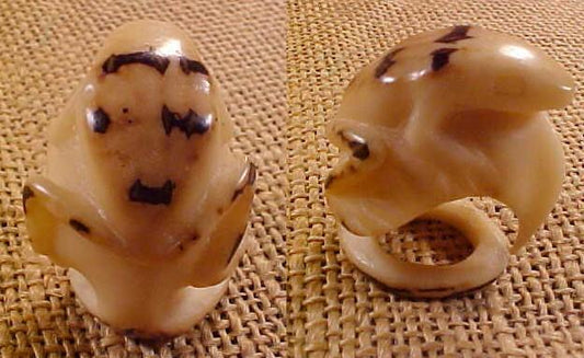 Wounaan Indian White Natural Tagua Nut Frog Carving-Panama 20123059L