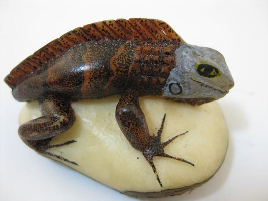 Wounaan Indian Hand Carved Iguana Tagua Nut Carving -Panama 21021004L
