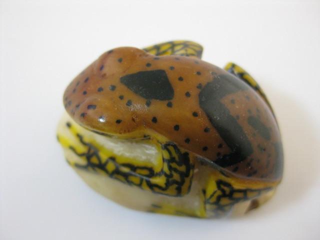 Vintage Wounaan Hand Carved Tagua Nut Frog Carving-Panama 20091815L