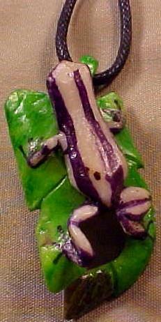 Tagua Frog Necklace Pendant Carving-Panama 21043013L