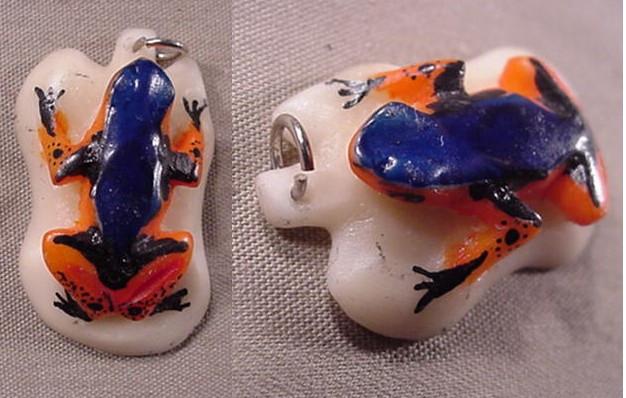 Wounaan Indian Frog Tagua Carved Pendant-Panama  21042920L