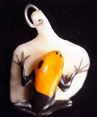 Wounaan Indian Hand carved Frog Tagua Pendant-Panama  20093015L