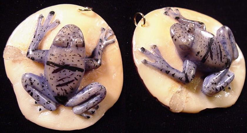 Wounaan Hand Carved Tagua Frog Pendant-Panama  20092534L