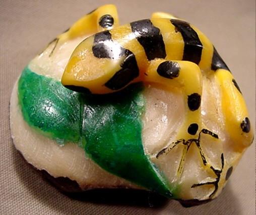 Wounaan Indian Golden Frog Tagua Carving-Panama 21042814L