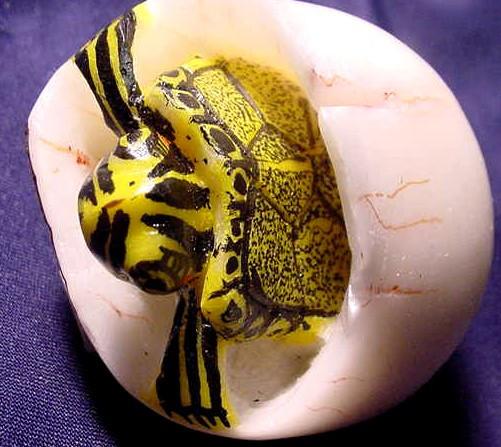 Wounaan Turtle Emerging Egg Tagua Carving-Panama 21043008L