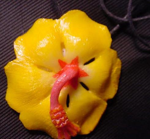 Wounaan Indian Tagua Hibiscus Flower Pendant Carving-Panama 21042602L