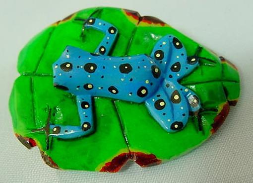 Wounaan Indian Poison Dart Blue Frog Tagua Pendant Carving-Panama 21042607L