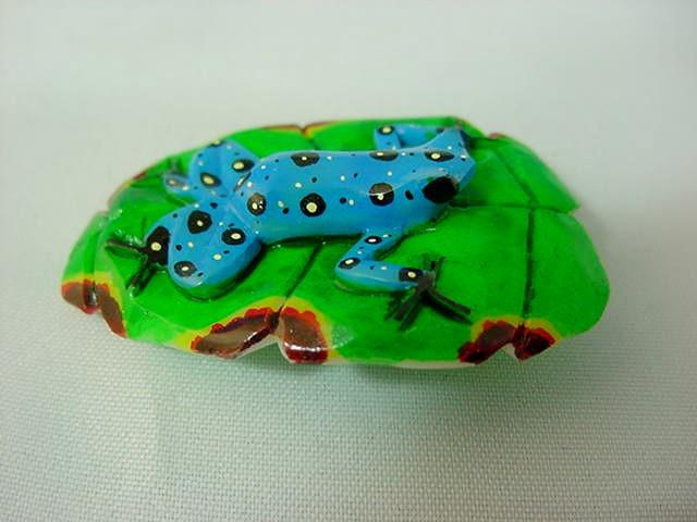 Wounaan Indian Poison Dart Blue Frog Tagua Pendant Carving-Panama 21042607L