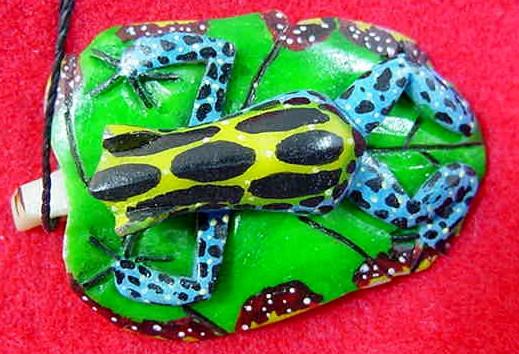 Wounaan Indian Frog on Leaf Tagua Nut Pendant Carving-Panama 21031332L