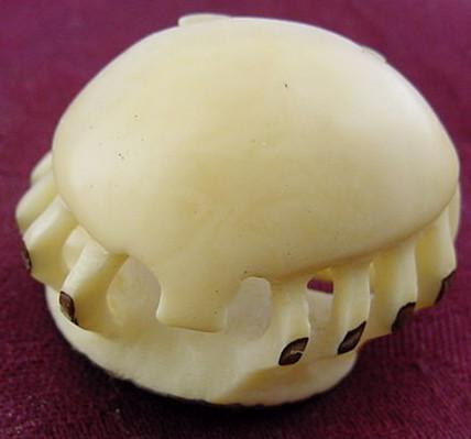 Wounaan Carved Crab Tagua Nut Natural White-Panama 21021949L