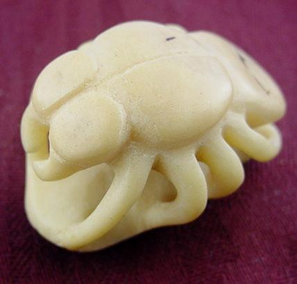 Wounaan White Insect Bug Spider Tagua Nut Carving-Panama 21021944L