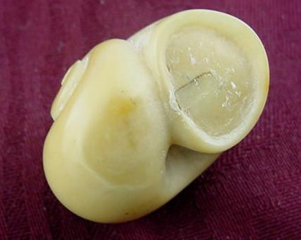 Wounaan White Snail Shell Tagua Nut Carving-Panama 21021939L