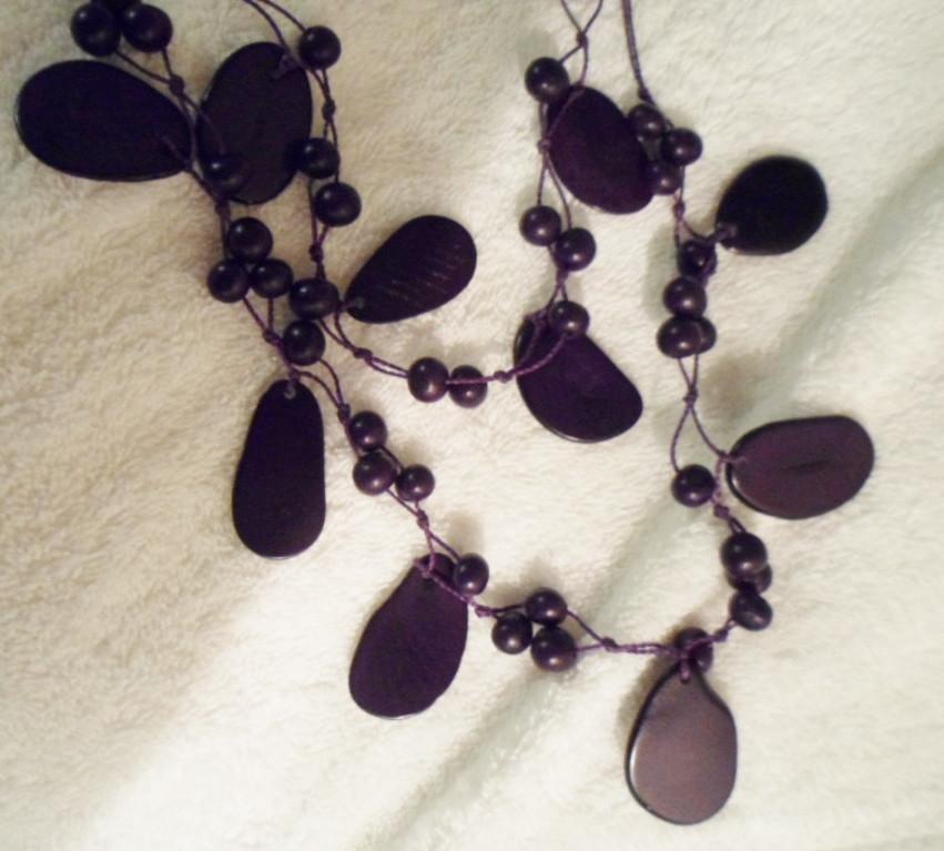 Wounaan Tribe Carved and Dyed Tagua Cut Piece Necklace-Panama 20112402L