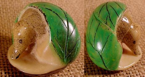 Wounaan Indian Armadillo / Leaves Tagua Nut Carving-Panama 21062401L