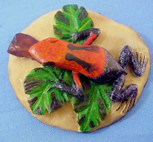 Wounaan Vintage Tagua Nut Frog Carving on Leaf-Panama 20121609L