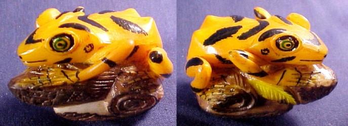 Wounaan Indian Hand Carved Golden Frog Tagua Nut-Panama 20121604L