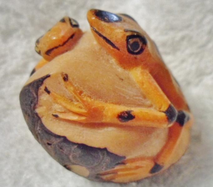 Wounaan Embera Double Poison Dart Frog Tagua Carving-Panama 16021213A