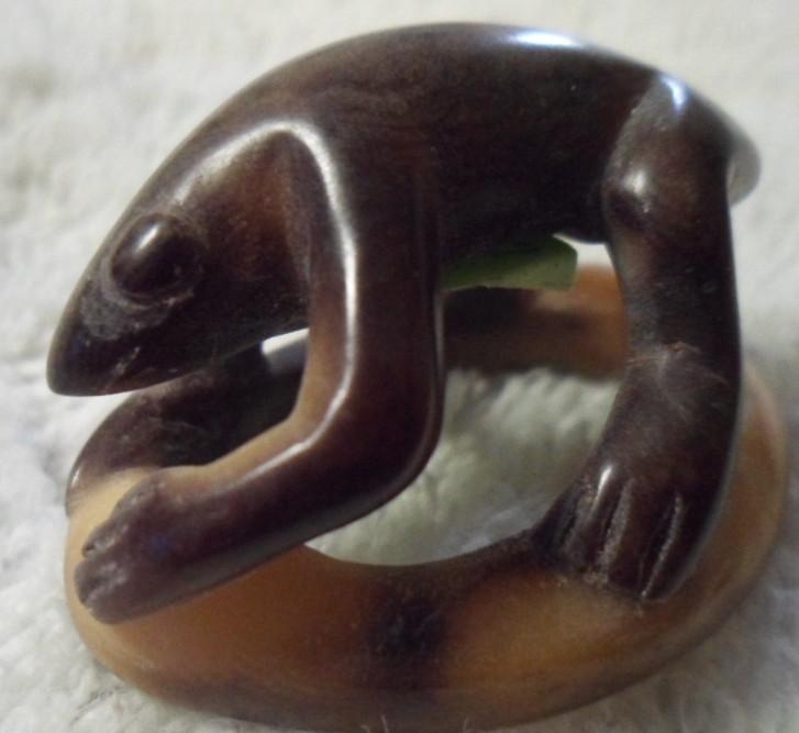 Wounaan Embera Dyed Frog Tagua Carving-Panama 16040705L