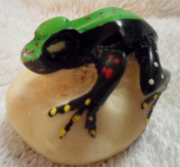 Wounaan Embera Vintage Tagua Frog Carving-Panama 16050206L