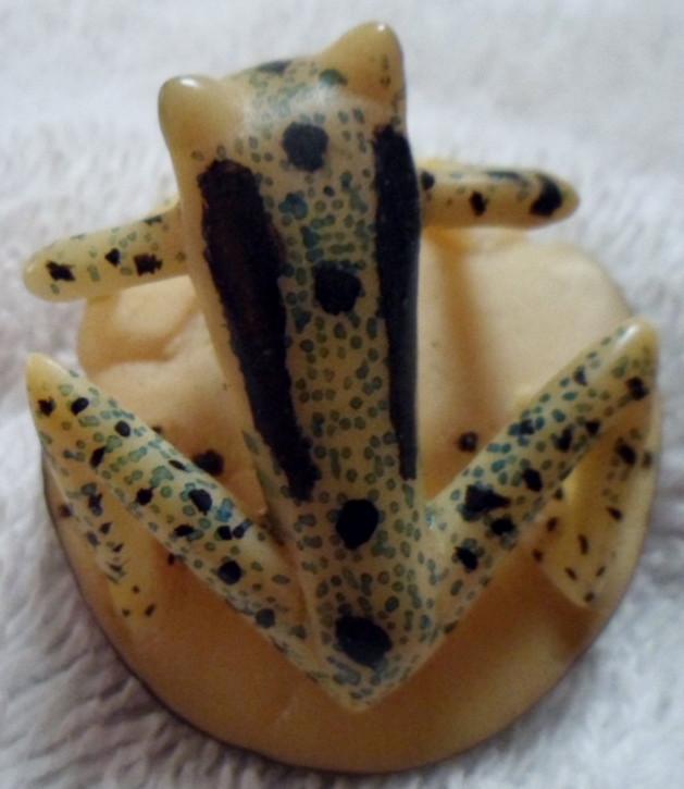 Wounaan Embera Vintage Tagua Frog Carving-Panama 16050212L