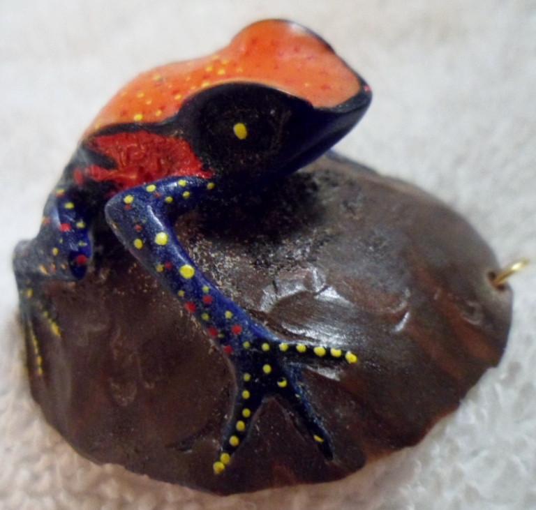 Wounaan Embera Vintage Tagua Frog Pendant Carving-Panama 16050216L