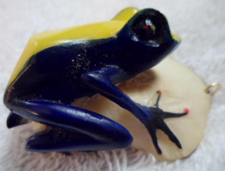 Wounaan Embera Vintage Tagua Frog Pendant Carving-Panama 16050217L