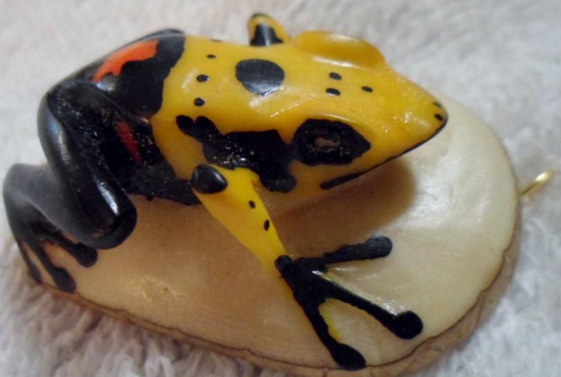 Wounaan Embera Vintage Tagua Frog Pendant Carving-Panama 16050219L