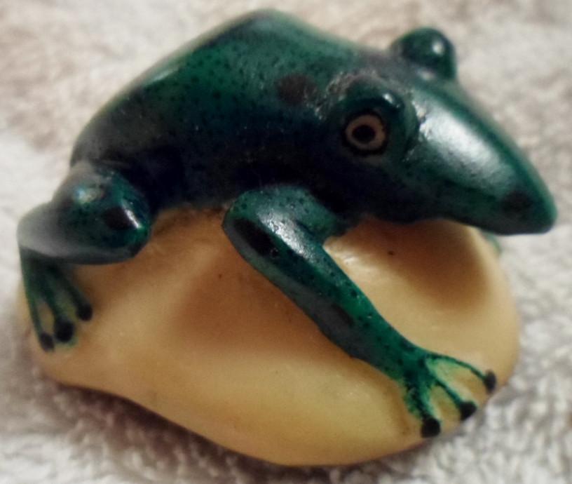 Wounaan Embera Frog Tagua Carving-Panama 16071320M