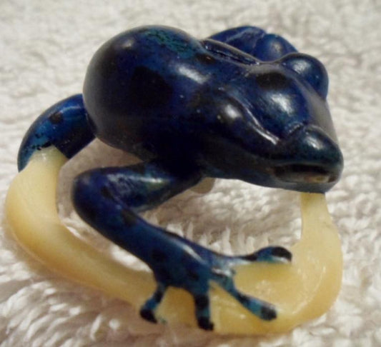 Wounaan Poison Dart Frog Pendant Tagua Carving-Panama 16072912M