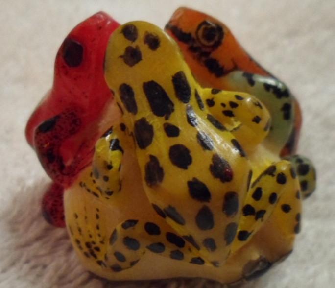 Wounaan Embera 3 Poison Dart frog Tagua Carving-Panama 16080507M