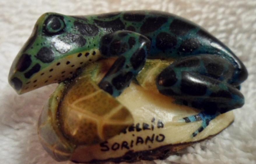 Wounaan Embera Poison Dart frog Tagua Carving-Panama 16082012M