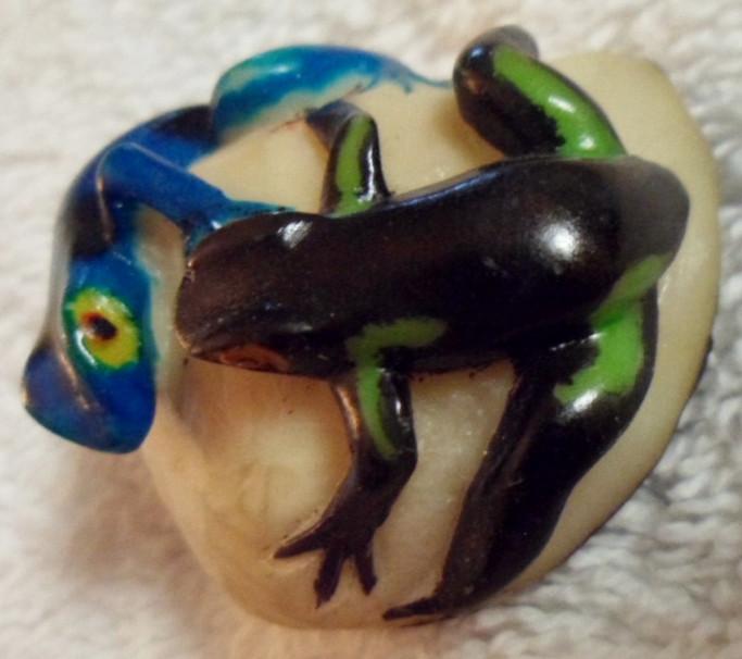 Wounaan Embera 2 Frog Tagua Carving-Panama 16082034M