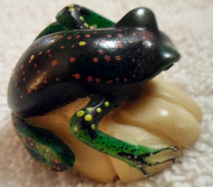 Wounaan Embera Poison Dart frog Tagua Carving-Panama 16083012L