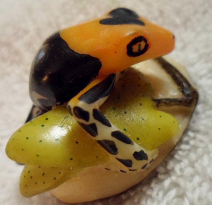 Wounaan Embera Poison Dart frog Tagua Carving-Panama 16083015L