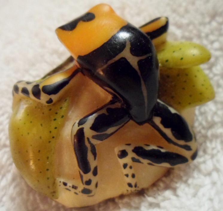 Wounaan Embera Poison Dart frog Tagua Carving-Panama 16083015L