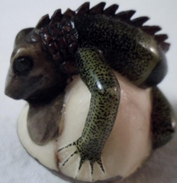 Wounaan Primitive Iguana Lizard Tagua Carving-Panama 15110608L