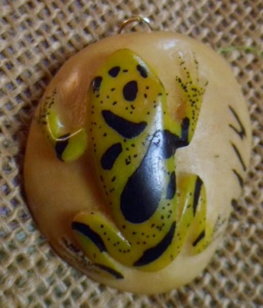 Wounaan Embera Frog Pendant Tagua Carving-Panama 16090616M