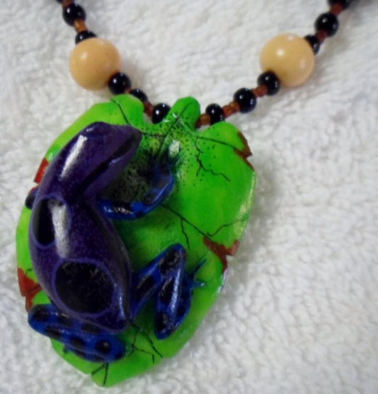 Wounaan Embera Poison Dart Frog Tagua Necklace Carving-Panama 15111704L
